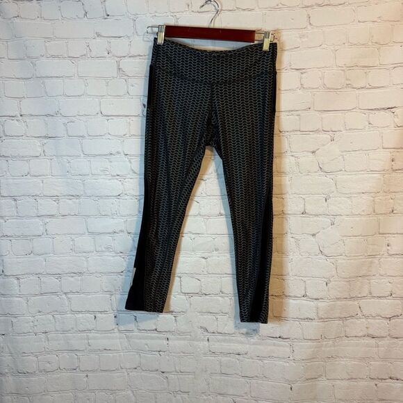 Nike Cropped Shin Length DriFit Leggings size XS - Picture 1 of 9